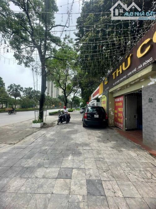 Bán Gấp Biệt Thự Siêu Vip Mặt Phố Văn Phú - Hà Đông. Vỉa hè rộng.  DT 240m2 x 4T. MT 12m. - 4