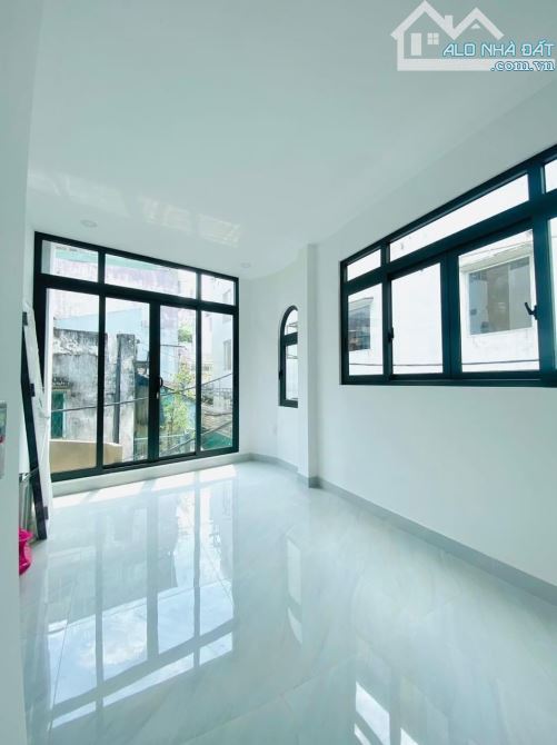 Nhà mới xây đẹp Nguyễn Tri Phương, trệt 2 lầu, 3pn sẵn máy lạnh chốt 16tr - 4
