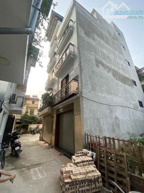 Bán nhà Phố Đông Ngạc, Dt 35m2, Ngõ rộng 6m, Cạnh chợ Kẻ Vẽ, Ô tô qua nhà, Giá 5.1 Tỷ - 5
