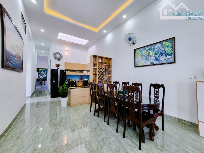 BIỆT THỰ SÂN VƯỜN CUỐI Y MOAN RẼ PHẢI - CÁCH TRUNG TÂM THÀNH PHỐ CHỈ 4KM . GẦN MỌI TIỆ - 5