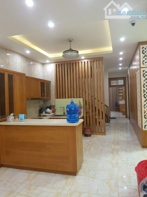 CẦN TIỀN BÁN GẤP. BIỆT THỰ 3 TẦNG KHUÔN VIÊN 1100M2 TOẠ LẠC NGAY TRUNG CHÁNH. GIÁ GIẢM MẠN - 7