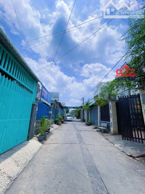 Bán lô đất góc 3 mặt tiền có sẵn nhà cấp 4 nhỏ, gần giáo xư Bùi Thượng,phường Tam Hoà