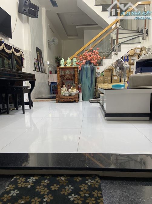 Bán nhà ngay GO Dĩ An Đông Hòa. 85m2, 2 tầng, chỉ 3.X.tỷ