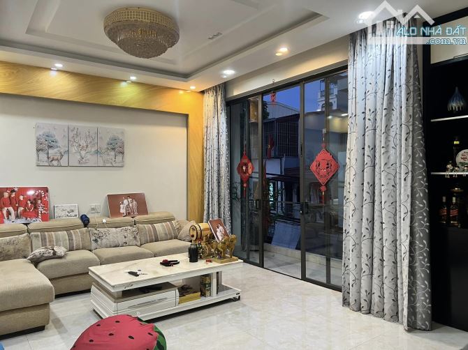 Ms Linh - Bán nhà mặt phố Trại Chuối - Hồng Bàng  68m2- 4 tầng đẹp giá chỉ 6 tỷ