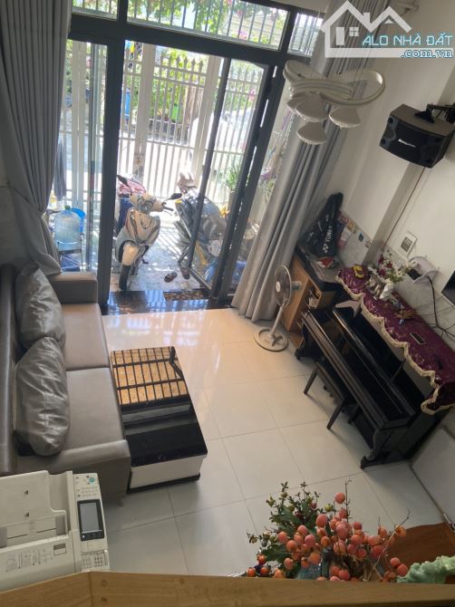 Bán nhà ngay GO Dĩ An Đông Hòa. 85m2, 2 tầng, chỉ 3.X.tỷ - 1