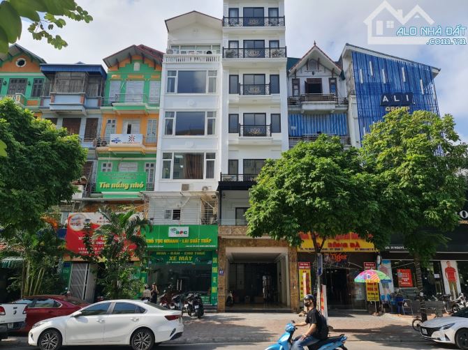 Bán nhà mặt phố Nguyễn Hoàng, Vỉa hè, kinh doanh sầm uất, sổ đỏ chính chủ. 50m2 giá 29 tỷ: - 2