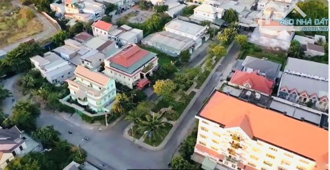 Bán Siêu Biệt Thự 30x30 Ngay Võ Văn Kiệt- An Dương Vương Nội Thất Hơn 350 Khối Gỗ Quý 65tỷ
