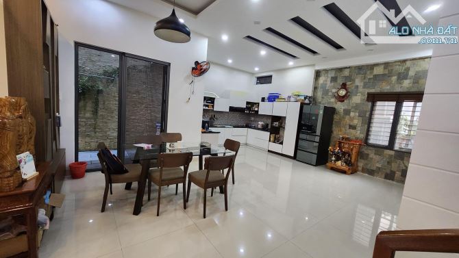 BIỆT THỰ BIỂN PHẠM VĂN ĐỒNG SÁT ĐƯỜNG MORRISON- THIẾT KẾ 2 TẦNG- MẶT TIỀN 10M- GIÁ 15 TỶ X - 1
