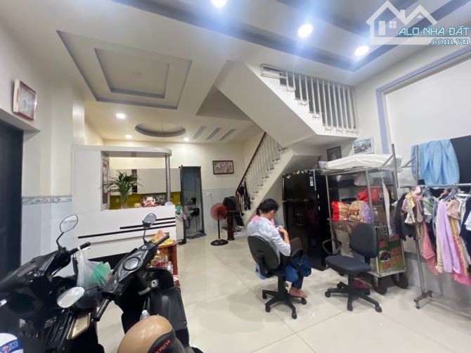 BÁN GẤP NHÀ 3 TẦNG TẠI ĐẶNG VĂN BỊ - TRƯỜNG THỌ - GẦN VÕ VĂN NGÂN - NHĨNH 4 TỶ - 1