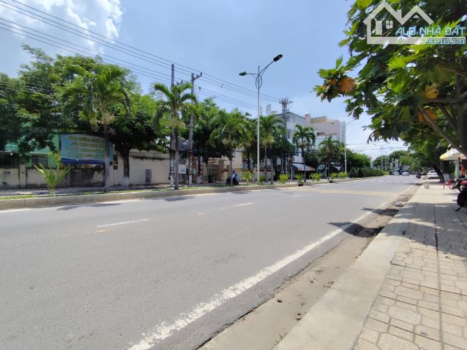 Sốc!!! Mặt tiền đường Trần Phú, Nha Trang giá chỉ có 125 triệu/m² - 3