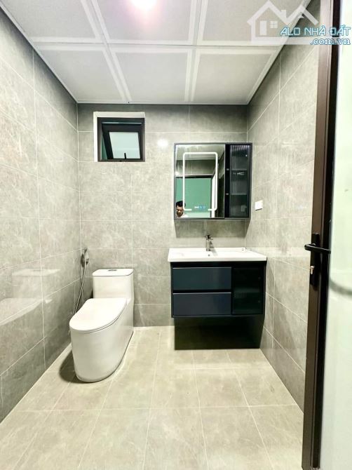 NHÀ LK PHỐ HOÀNG CÔNG KIẾN HƯNG 7 TẦNG THANG MÁY DT 60M2 MT 5M2 GIÁ 15.5 TỶ - 5