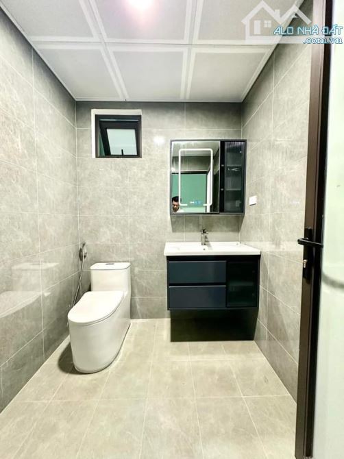 NHÀ LK PHỐ HOÀNG CÔNG KIẾN HƯNG 7 TẦNG THANG MÁY DT 60M2 MT 5M2 GIÁ 15.5 TỶ - 7