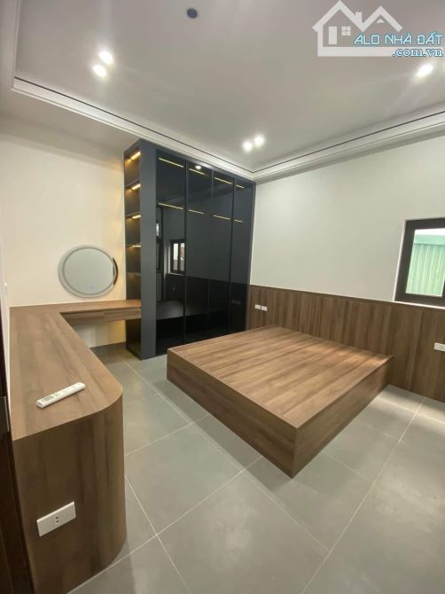 NHÀ LK PHỐ HOÀNG CÔNG KIẾN HƯNG 7 TẦNG THANG MÁY DT 60M2 MT 5M2 GIÁ 15.5 TỶ - 9