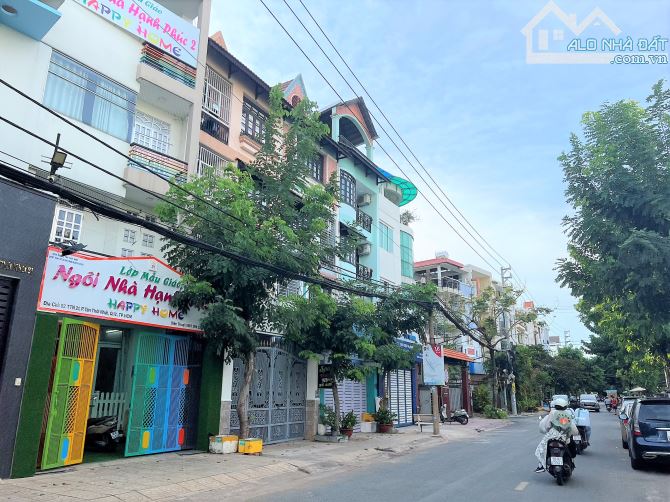 Nhà Cấp 4 Đường 8m Trường Chinh - Dương Thị Giang - Tham Lương. DT: 5.2x19m. Giá: 6.2 tỷ