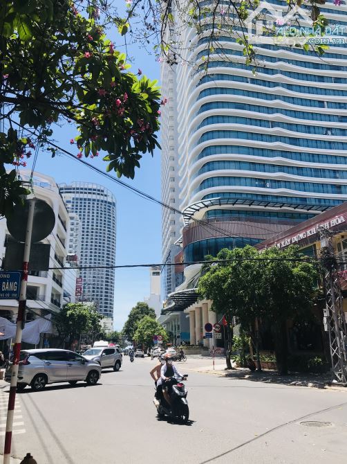 Bán nhà 6 tầng mặt tiền Nguyễn Thị Minh Khai ngay phố Tây