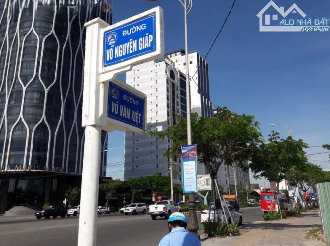 LÔ ĐẤT 2 MT VÀNG VÕ NGUYÊN GIÁP - VÕ VĂN KIỆT - DT KHỦNG 2800M2 - KINH DOANH SIÊU ĐỈNH