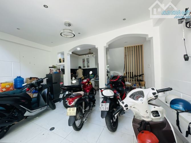 Bán nhà hẻm 493 Cách Mạng Tháng 8 Quận 10, (4x14) HXH 4T  nhỉnh 10 tỷ. - 1