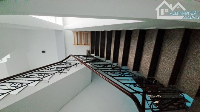 Nhà 3 lầu ST đường D1 khu tdc Phú Mỹ 5x18 rất đẹp - 2