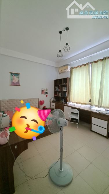 Nhà 3 lầu ST đường D1 khu tdc Phú Mỹ 5x18 rất đẹp - 4