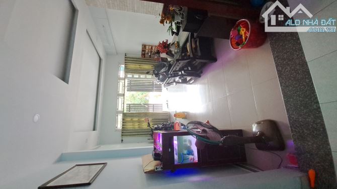 Nhà 3 lầu ST đường D1 khu tdc Phú Mỹ 5x18 rất đẹp - 6