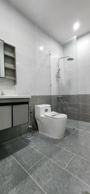 Bán nhà hoàn thiện mới 100% nhánh Quang Trung, P Vĩnh Quang: ⭐️Diện tích: 4,2 × 25,5. Thổ - 8