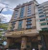 Bán khách sạn đối diện chợ Bến Thành, dt: 10x25m, 8 tầng, 30 phòng, DTSD 1300m2.