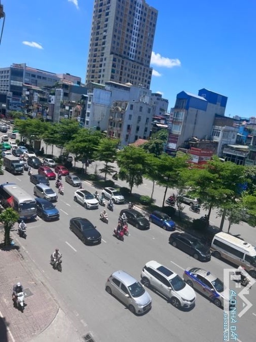 Mặt phố Trường Chinh phố lớn vỉ hè rộng kinh doanh sầm uất lô góc 3 mặt thoáng