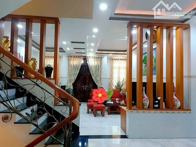 KHU BIỆT THỰ TÂN SƠN NHÌ- SÂN ĐẬU 10 Ô TÔ- 120M-6.7X18M- 3 TẦNG- 14 TỶ 95 - 3