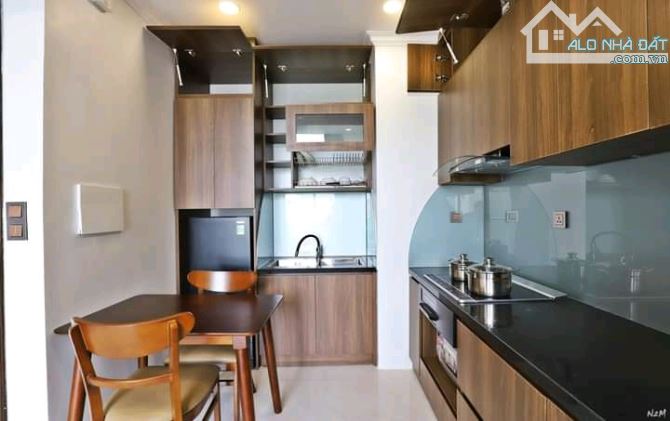 Cho thuê Studio 30m2 Nam Tràng - Ba Đình, sát Hồ Trúc Bạch, có Ban Công thang máy giá 8tr - 6