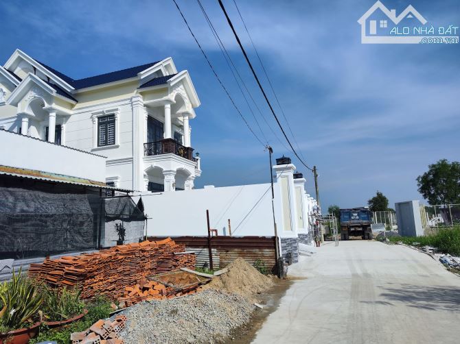 Chủ kẹt tiền bán nền 98m2 thổ cư Tân Kiên đường ô tô tới đất giá 670 triệu SHR công chứng - 2