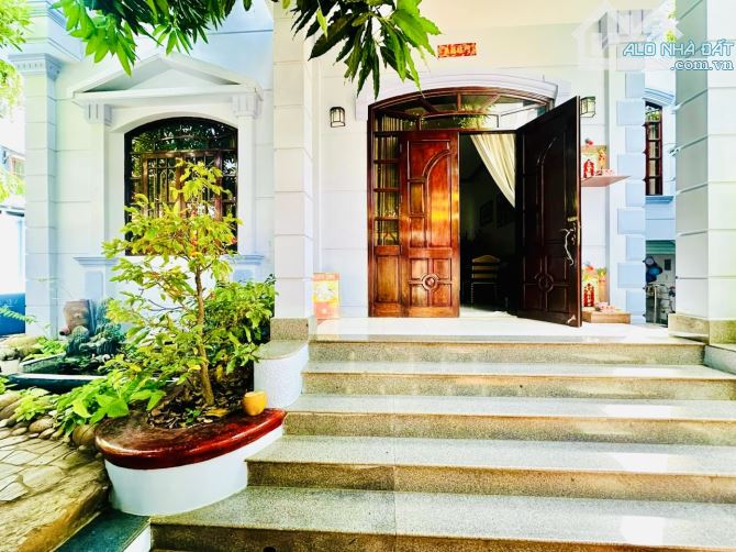 BÁN BIỆT THỰ HẺM 8m Võ Thị Sáu P2 VT 340m 1Trệt 1Lầu hồ bơi sân vườn rộng Giá chỉ 23 tỷ TL - 2