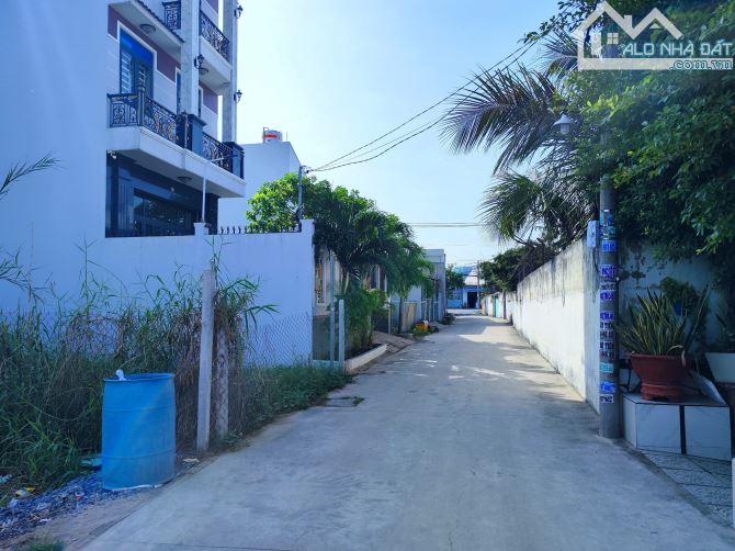 Chủ kẹt tiền bán nền 98m2 thổ cư Tân Kiên đường ô tô tới đất giá 670 triệu SHR công chứng - 3