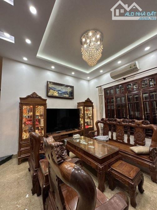 Bán nhà Hoàng Liệt - Biệt thự VIP - Lô góc - OTO - 190m2, mt 11m, giá 24 tỷ. - 3