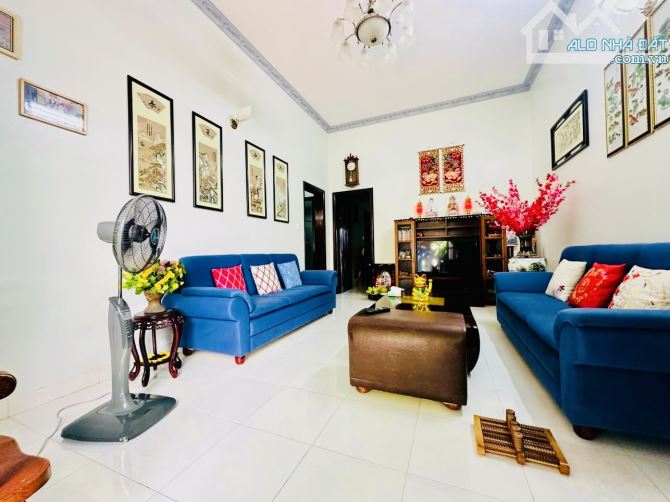 BÁN BIỆT THỰ HẺM 8m Võ Thị Sáu P2 VT 340m 1Trệt 1Lầu hồ bơi sân vườn rộng Giá chỉ 23 tỷ TL - 7