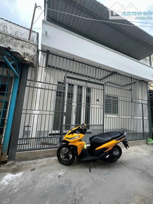 Chủ gửi bán căn nhà cấp 4 hẻm Thới Tam Thôn - Hóc Môn, cổng rào kiên cố. DT 82,4m2. 780TR - 8