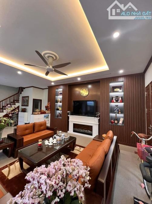 BÁN NHÀ PHÂN LÔ Ô TÔ TRÁNH KD –VP ĐỈNH – KHU VIP NHẤT CẦU GIẤY 90M 4T MT5.9M 26.3 TỶ CTL
