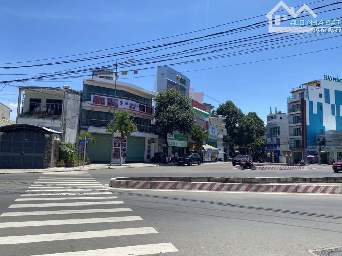 Nhà 3 tầng, mặt tiền vòng xoay đầu đường Nguyễn Đức Cảnh, tiện kd buôn bán - 1