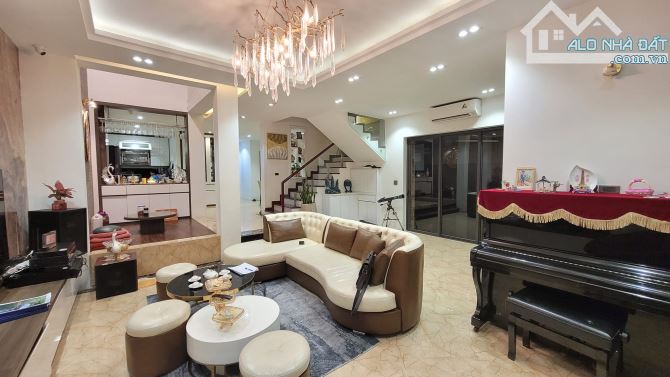 Bán biệt thự Vườn Đào, 679 Lạc Long Quân, Tây Hồ, 200m2, MT hơn 12m - 1