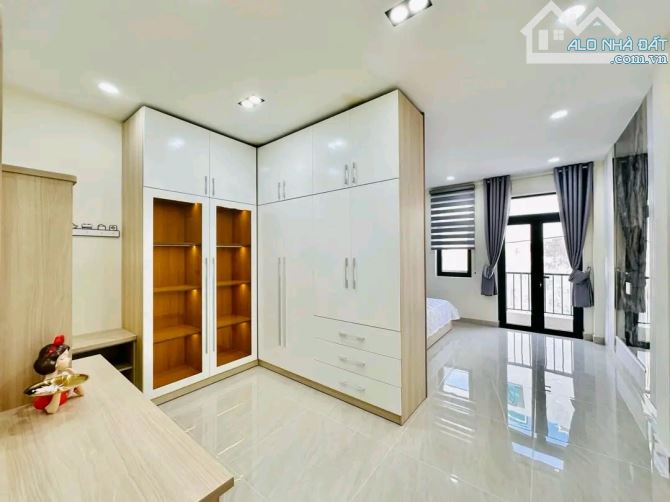 Chủ kẹt tiền bán nhà tại Thành Thái, P14, Q10, 80m2, 3tỷ500tr sổ hồng riêng, hẻm 6m xe hơi - 2