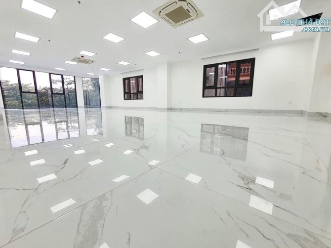 Lô Góc, Đẹp Nhất Hoàng Quốc Việt, Tòa Nhà Văn Phòng Hạng A, 9 Tầng Thang Máy, 130m2, MT 8m - 4