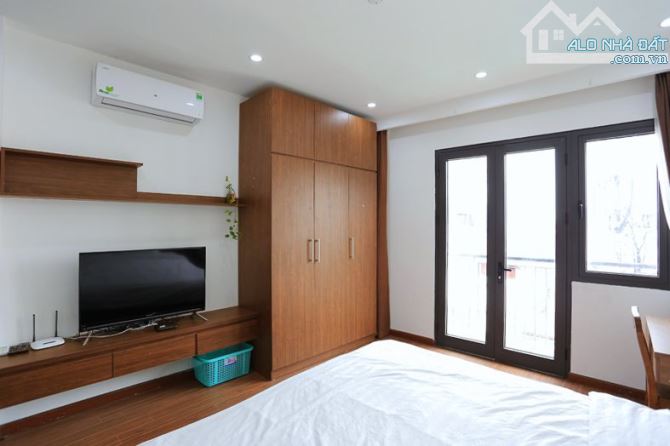 Cho thuê Studio Xuân Diệu gần Hồ Tây, 30m2 full đồ, có ban công thang máy, giá 7,5 triệu - 5