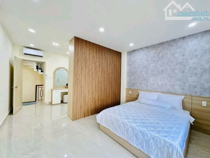 Chủ kẹt tiền bán nhà tại Thành Thái, P14, Q10, 80m2, 3tỷ500tr sổ hồng riêng, hẻm 6m xe hơi - 7