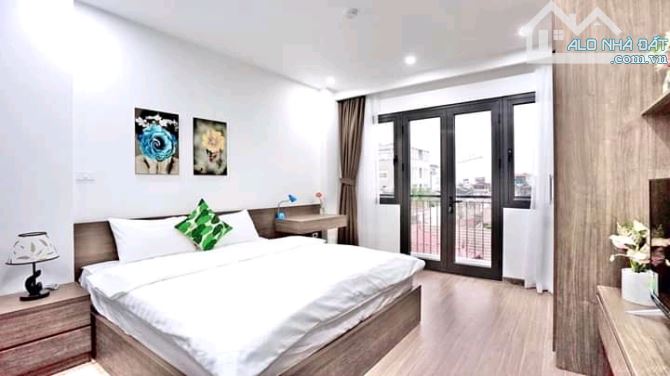 Cho thuê Studio Xuân Diệu gần Hồ Tây, 30m2 full đồ, có ban công thang máy, giá 7,5 triệu - 8