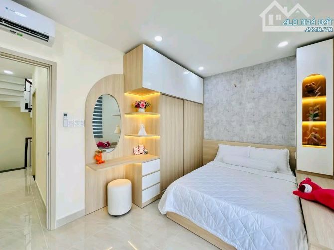 Chủ kẹt tiền bán nhà tại Thành Thái, P14, Q10, 80m2, 3tỷ500tr sổ hồng riêng, hẻm 6m xe hơi - 9