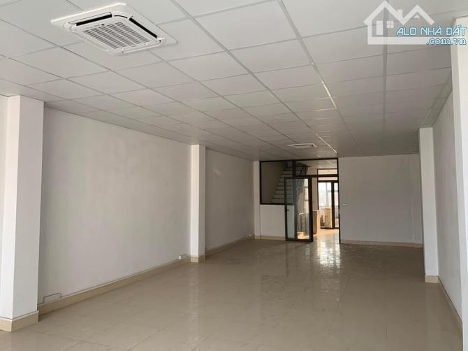 Giảm Chào Bán Gấp Toà Văn Phòng 8T Mặt Phố Phạm Văn Đồng Cầu Giấy DT 120M MT 5M Giá 55Tỷ