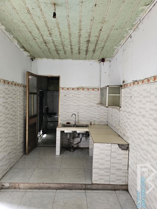 SỐC MẶT PHỐ  20M,  Ô TÔ ĐỖ CỬA  HƯƠNG MẠC  CHỦ BÁN GẤP NHÀ CÂP 4  HƠN 800 TRI 70M2  X 4.5M