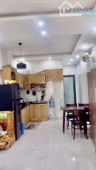 BÁN TÒA CĂN HỘ MẶT TIỀN ĐỒNG TRÍ 4 - 90M2 - 3 TẦNG - DT:20 TRIỆU/ THÁNG - 4.4 TỶ - 1