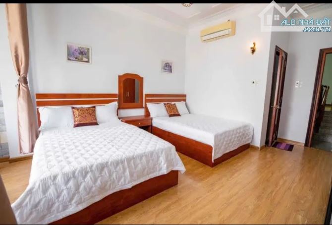 Hạ giá bán nhanh khách sạn mặt tiền 6 tầng ngay trung tâm Nha Trang. Sổ hồng hoàn công - 1