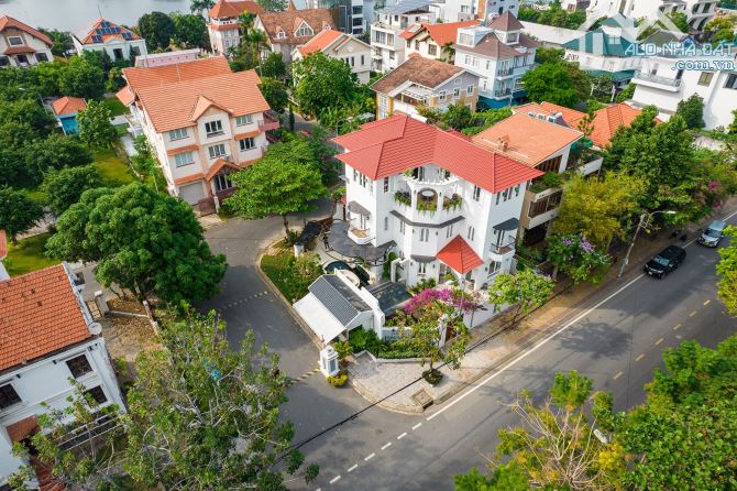 Bán Nhà 3 Mặt Tiền Đường  Nguyễn Văn Hưởng. Thảo Điền,Quận 2. TP-thủ đức mới ( 307m) 4 lầu - 1