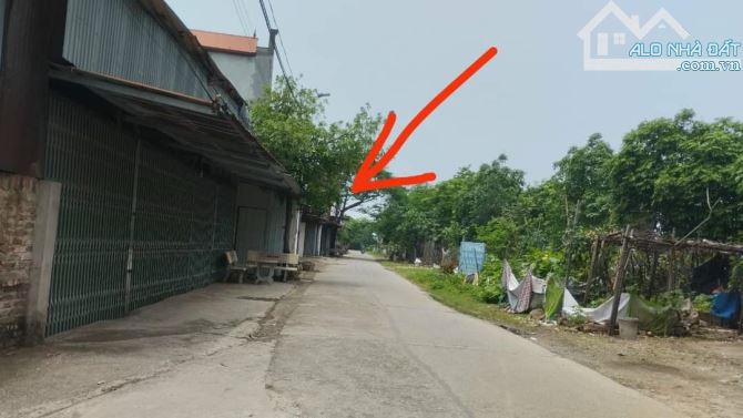 SỐC MẶT PHỐ  20M,  Ô TÔ ĐỖ CỬA  HƯƠNG MẠC  CHỦ BÁN GẤP NHÀ CÂP 4  HƠN 800 TRI 70M2  X 4.5M - 3